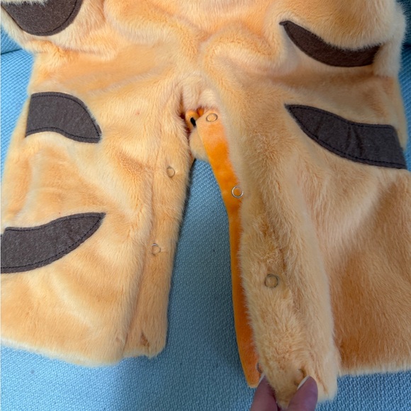 Pottery Barn Tigger Costume 12-24 months - Picture 5 of 10